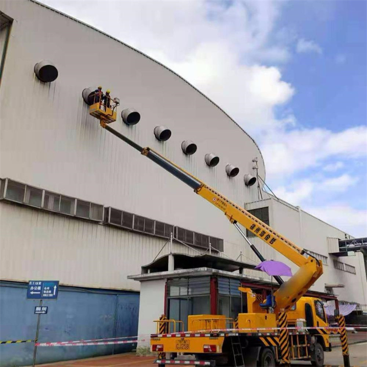 山东高空作业车出租服务：专业广告牌安装解决方案