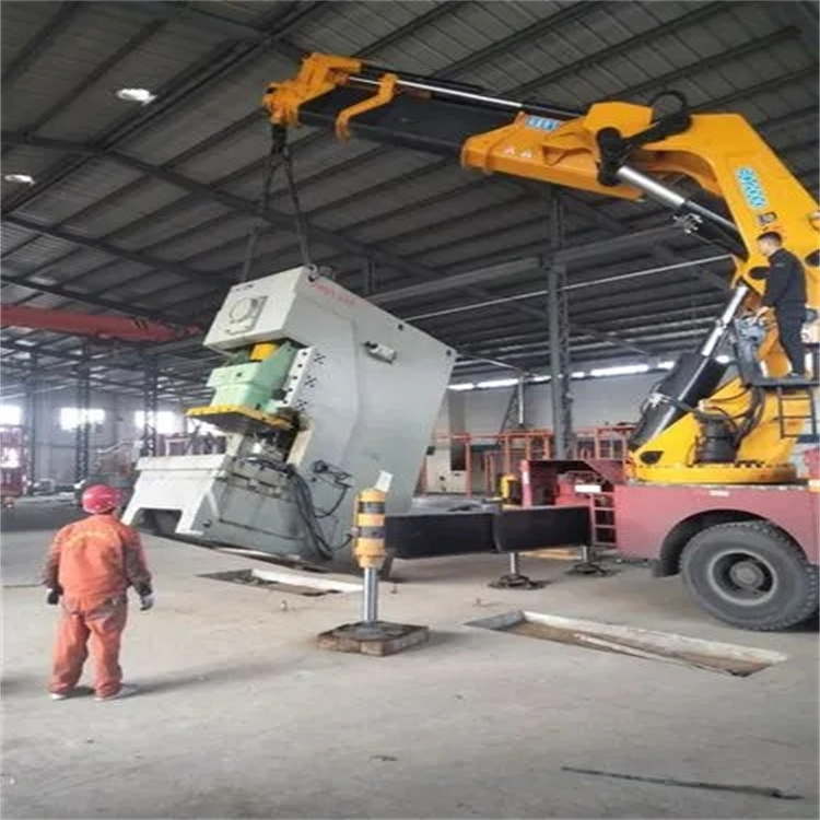 山东80吨折臂吊车出租附近电话